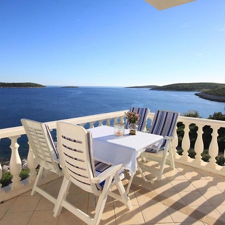 Apartments By The Sea Milna, Vis - 8944 Kültér fotó